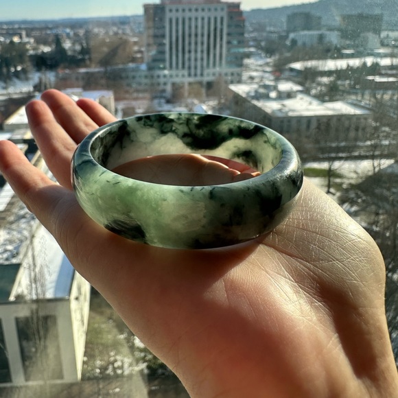 Jadeite Bangle diameter 57 mm - Picture 8 of 13